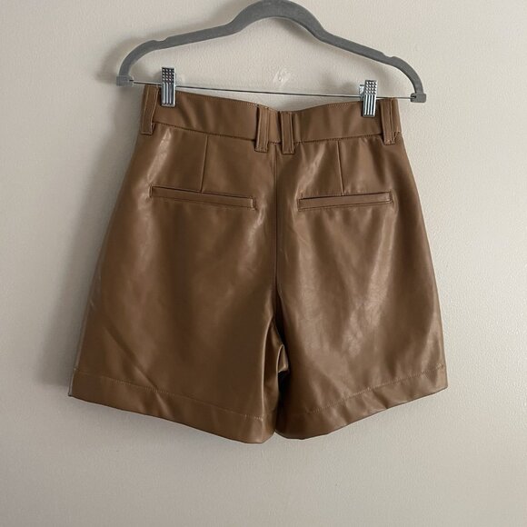 Abercrombie & Fitch Wmn S Pleated High Rise 6 Inch Vegan Leather Tailored Shorts - Picture 7 of 12
